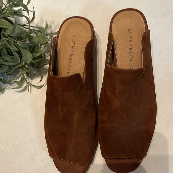 Lucky brand slides - Picture 2 of 4